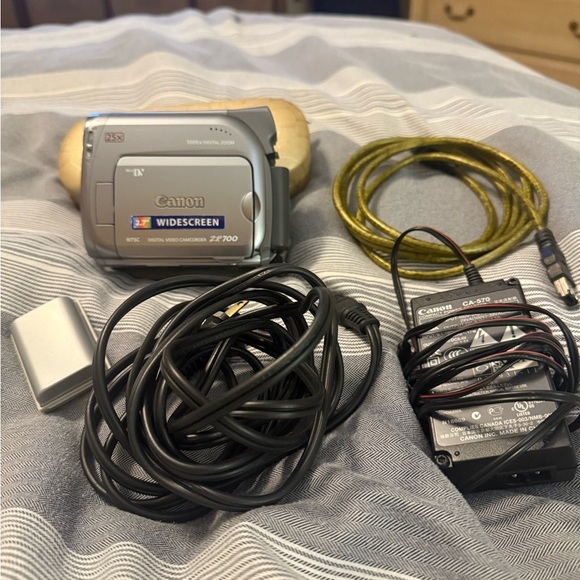 Canon Silver Digital Camcorder with 25x Optical Zoom - Picture 10 of 14